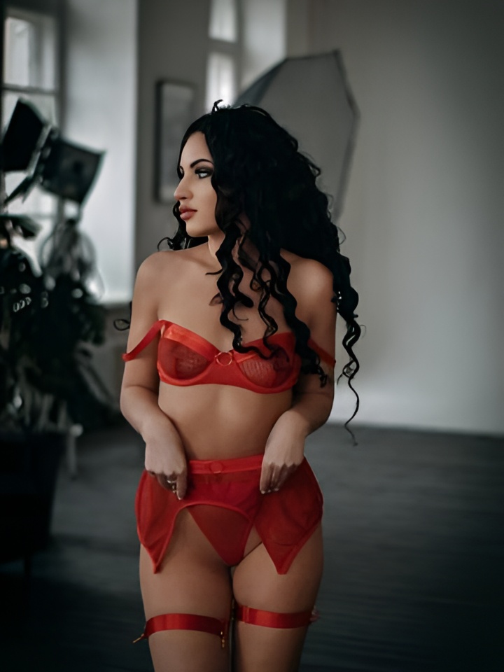 Елена привлекальеная девушка из Сатка цена от 4000 руб