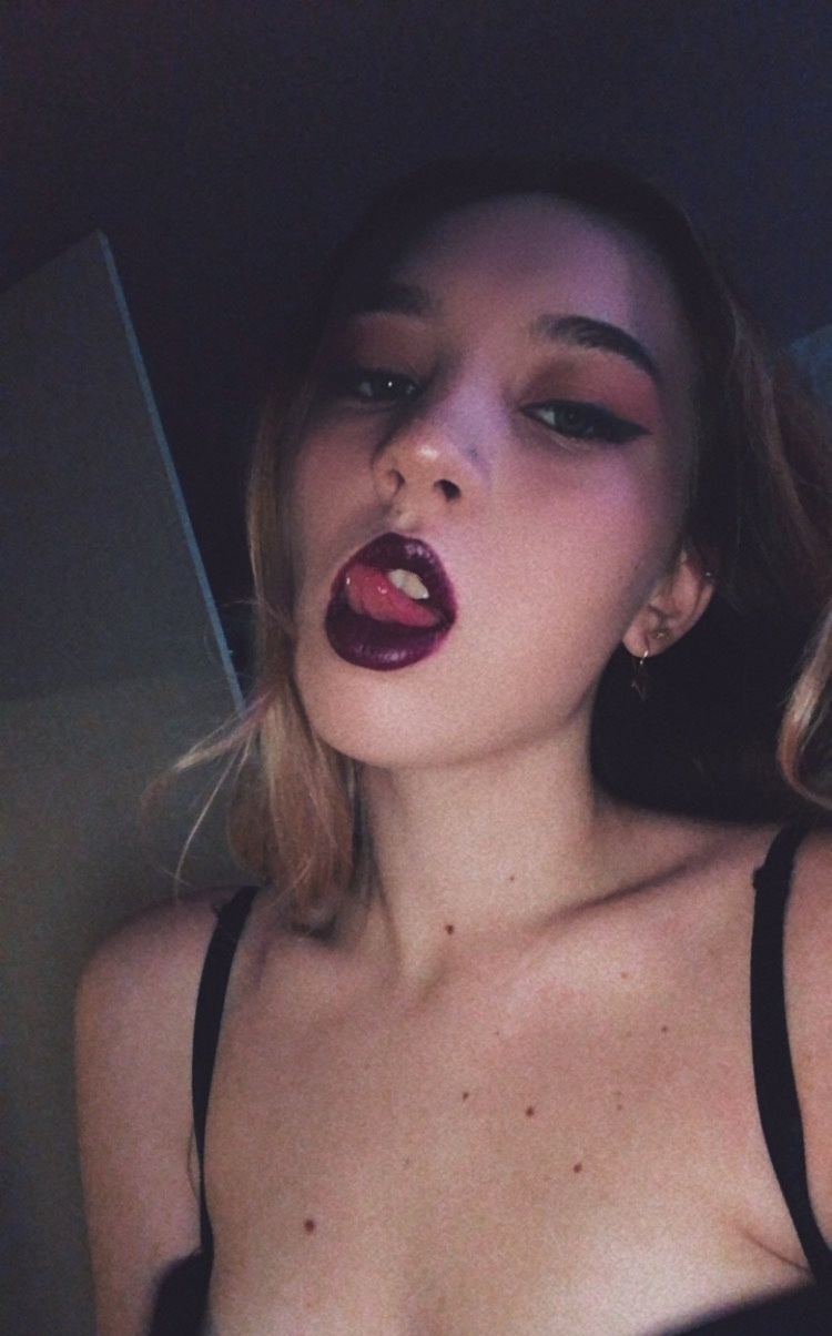 Инга привлекальеная девушка из Сатка цена от 3500 руб