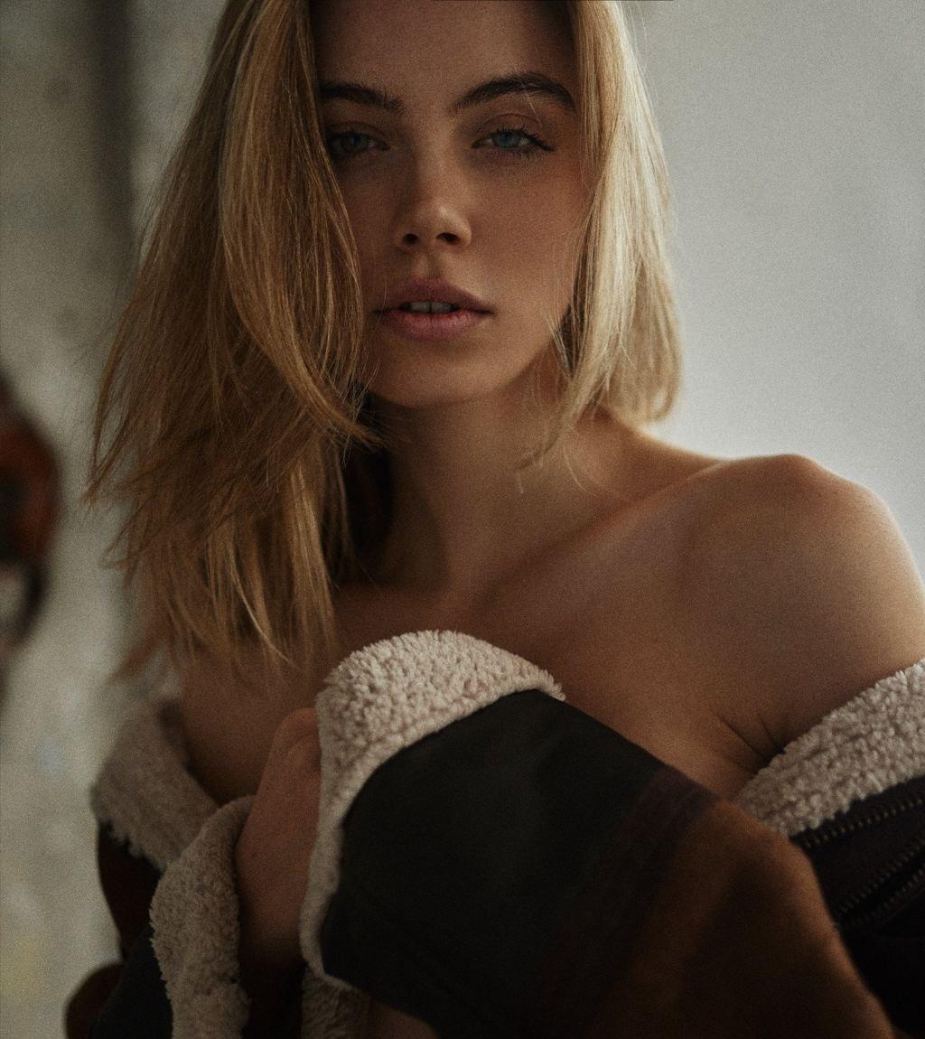 Надюха привлекальеная девушка из Сатка цена от 10000 руб