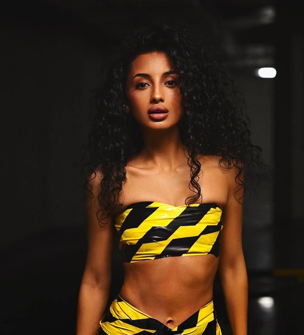 Луиза привлекальеная девушка из Сатка цена от 6000 руб