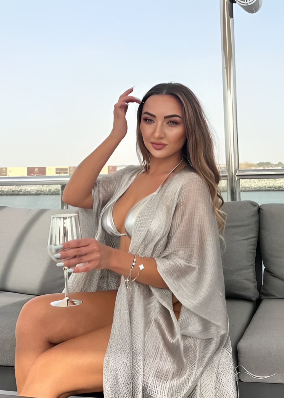 Лолита привлекательная девушка из Сатка цена от 18000 руб