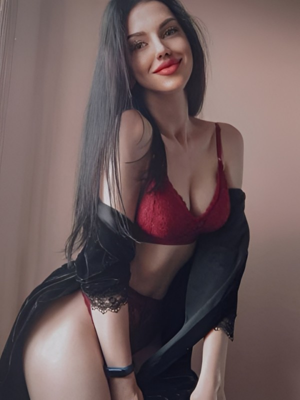 Злата привлекательная девушка из Сатка цена от 4000 руб